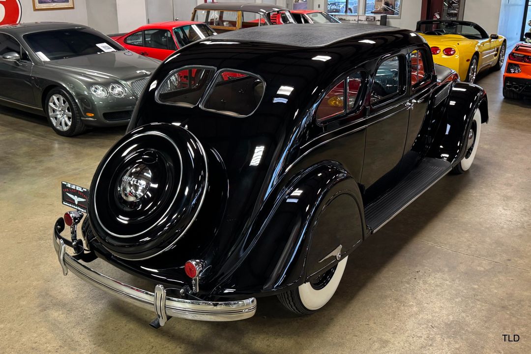 1935 Chrysler Imperial Airflow Series C-2