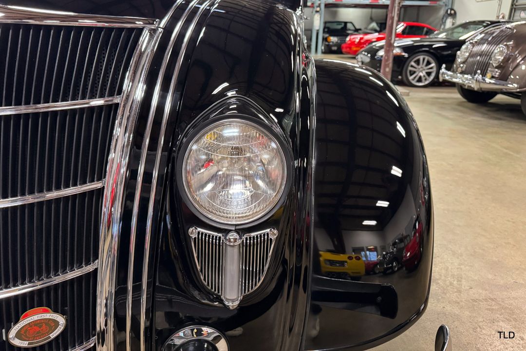 1935 Chrysler Imperial Airflow Series C-2