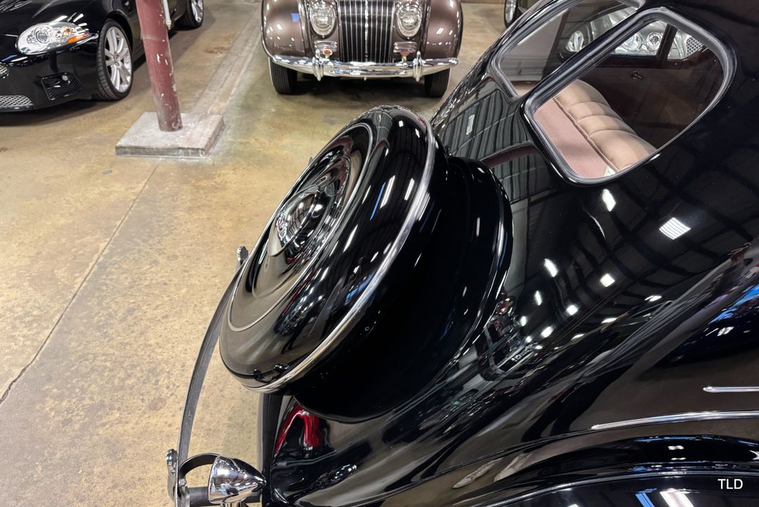1935 Chrysler Imperial Airflow Series C-2