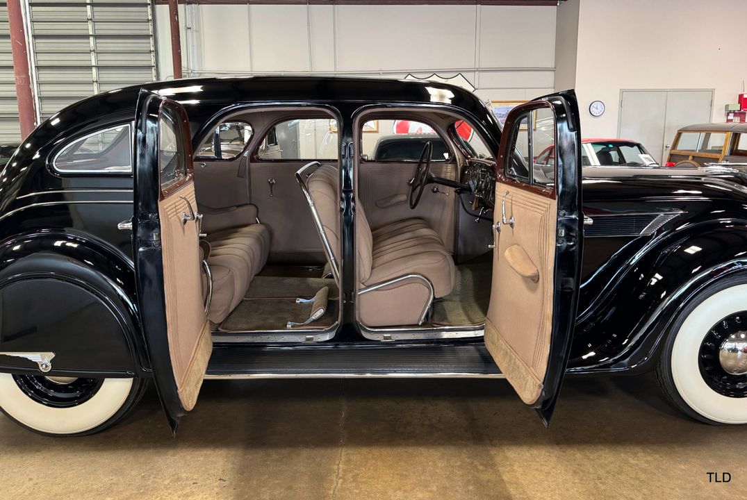 1935 Chrysler Imperial Airflow Series C-2