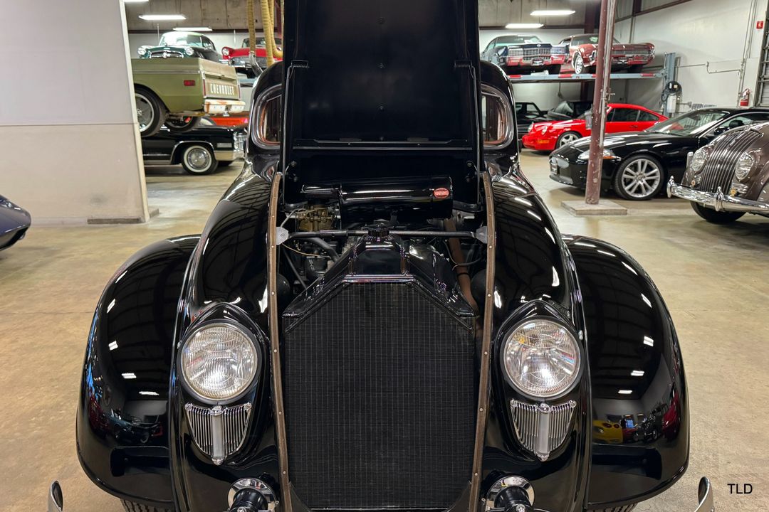 1935 Chrysler Imperial Airflow Series C-2