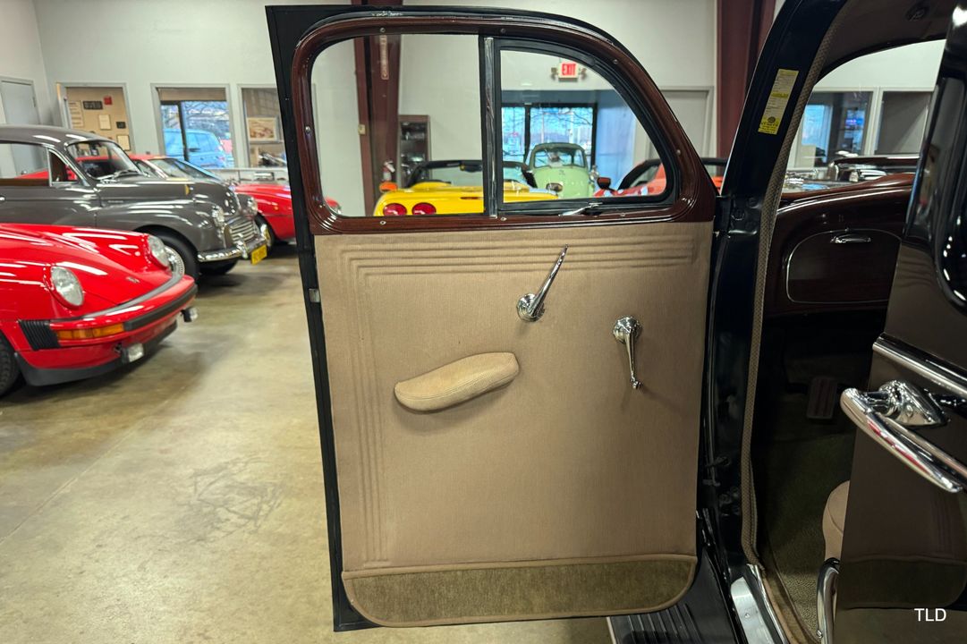 1935 Chrysler Imperial Airflow Series C-2