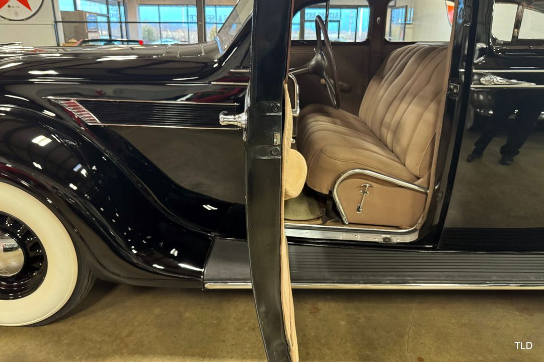 1935 Chrysler Imperial Airflow Series C-2