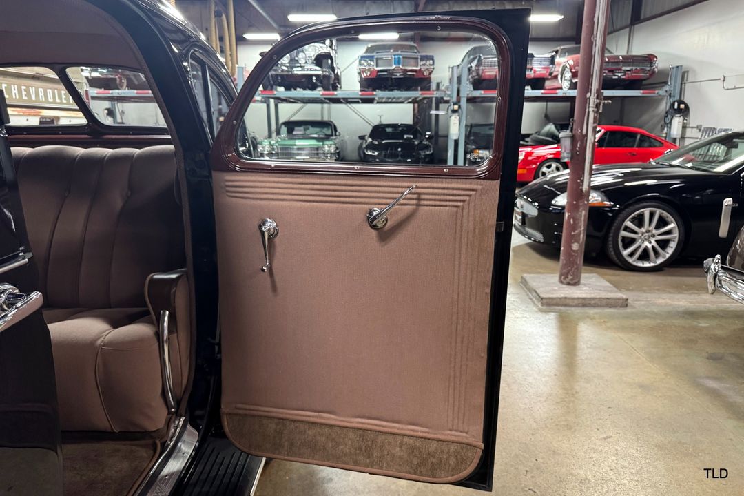 1935 Chrysler Imperial Airflow Series C-2
