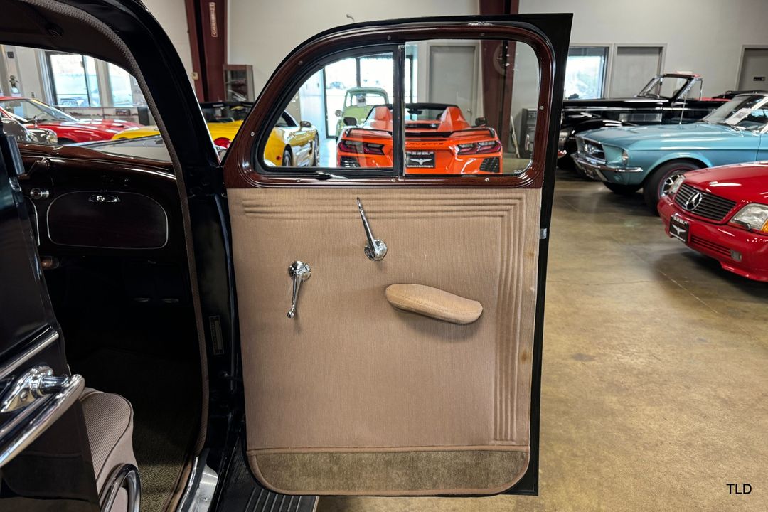 1935 Chrysler Imperial Airflow Series C-2