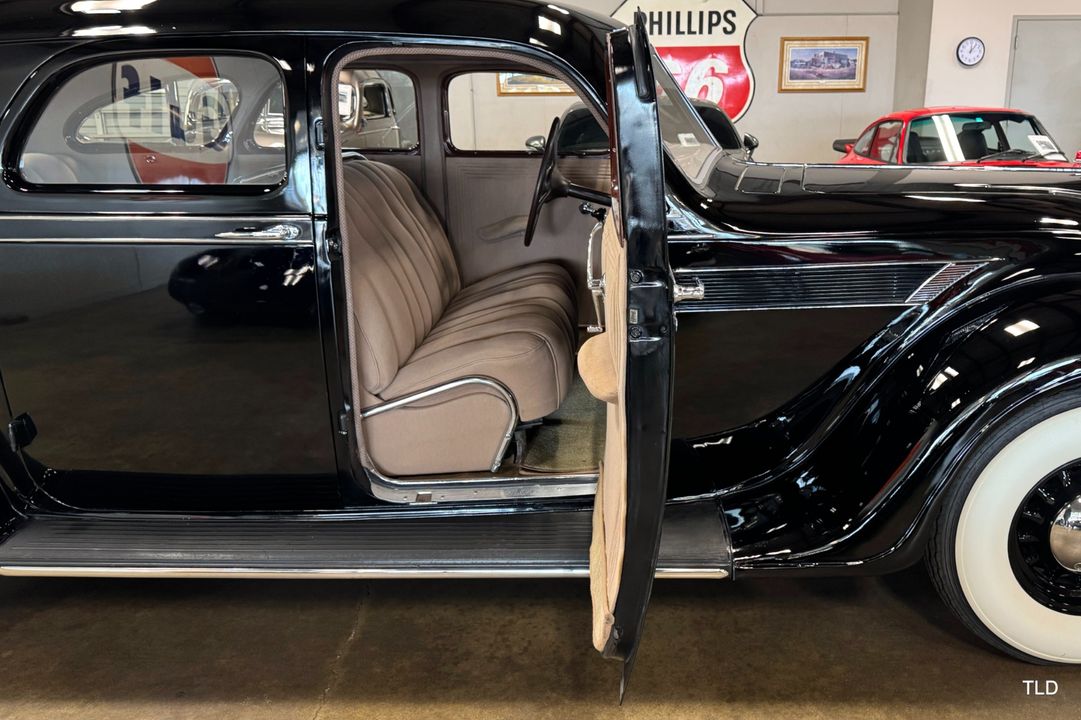 1935 Chrysler Imperial Airflow Series C-2