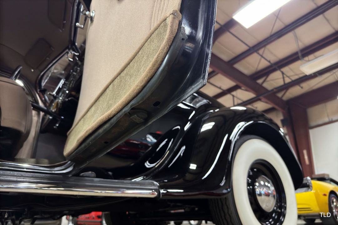 1935 Chrysler Imperial Airflow Series C-2