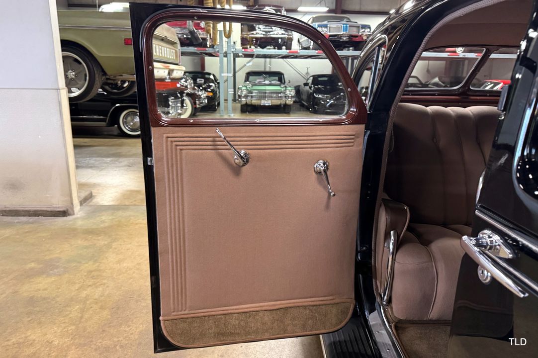 1935 Chrysler Imperial Airflow Series C-2