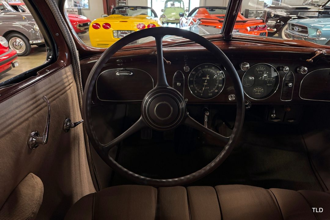 1935 Chrysler Imperial Airflow Series C-2