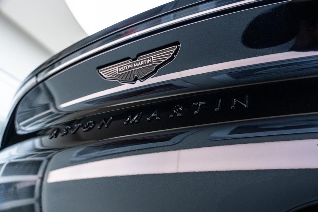2025 Aston Martin DBX