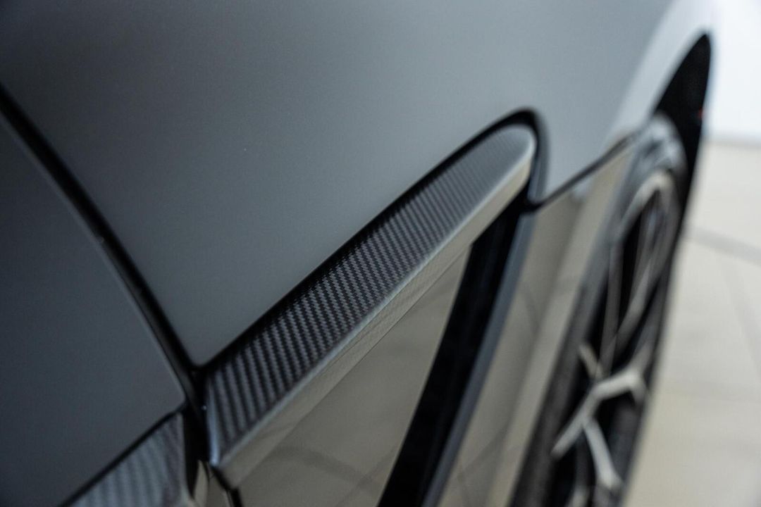 2025 Aston Martin DBX