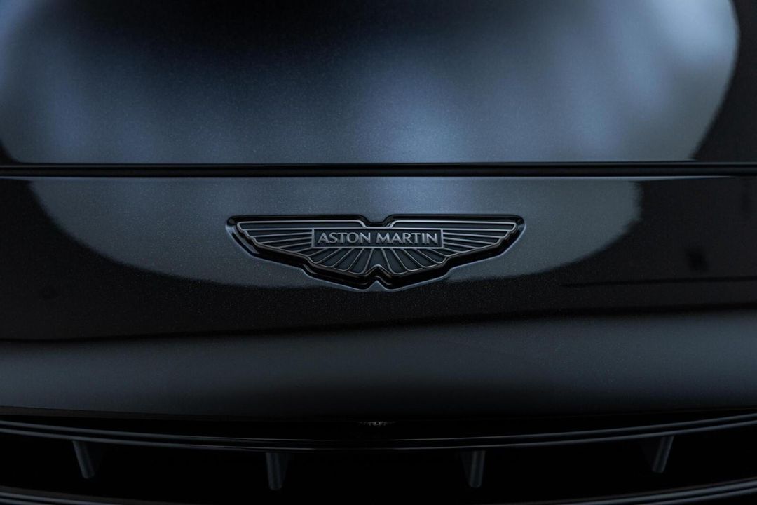 2025 Aston Martin DBX