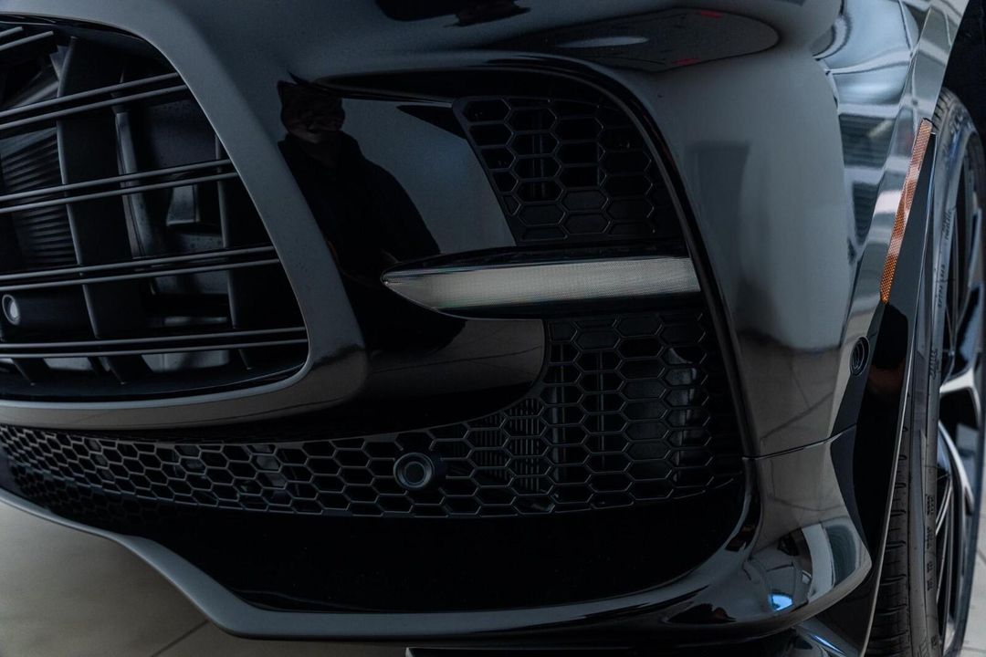 2025 Aston Martin DBX