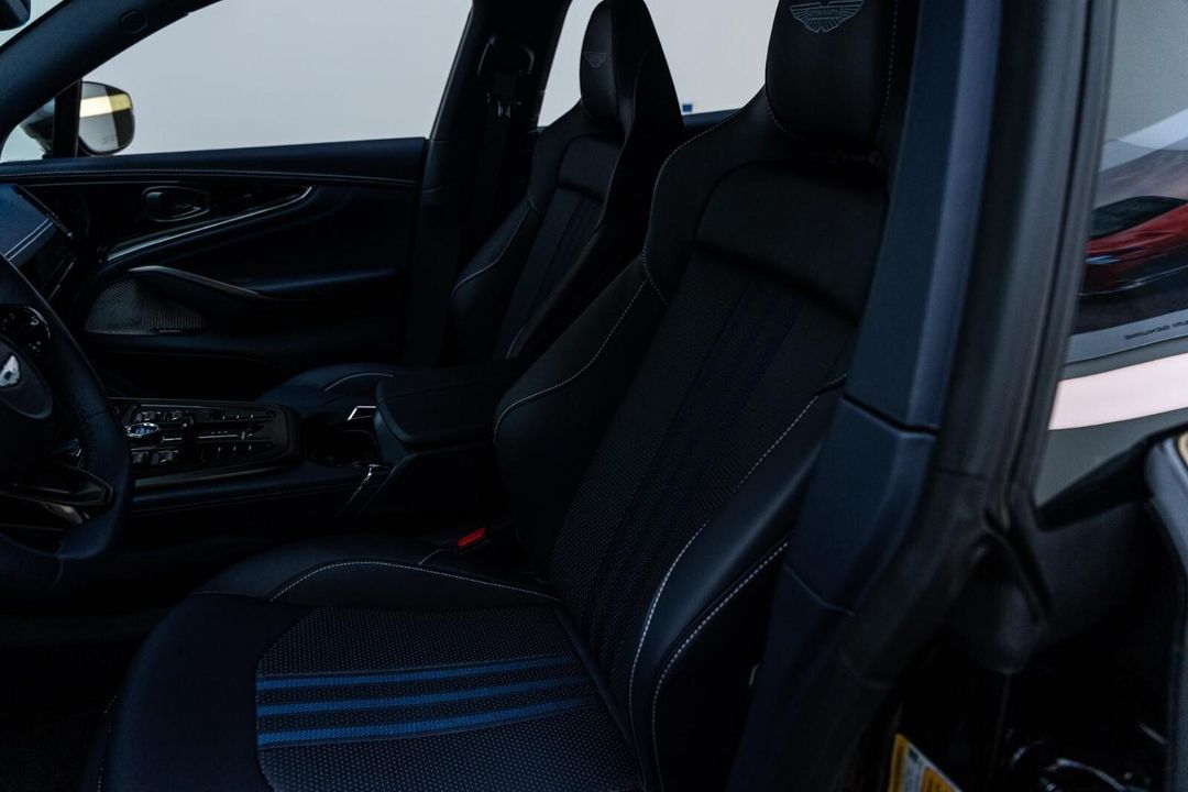 2025 Aston Martin DBX