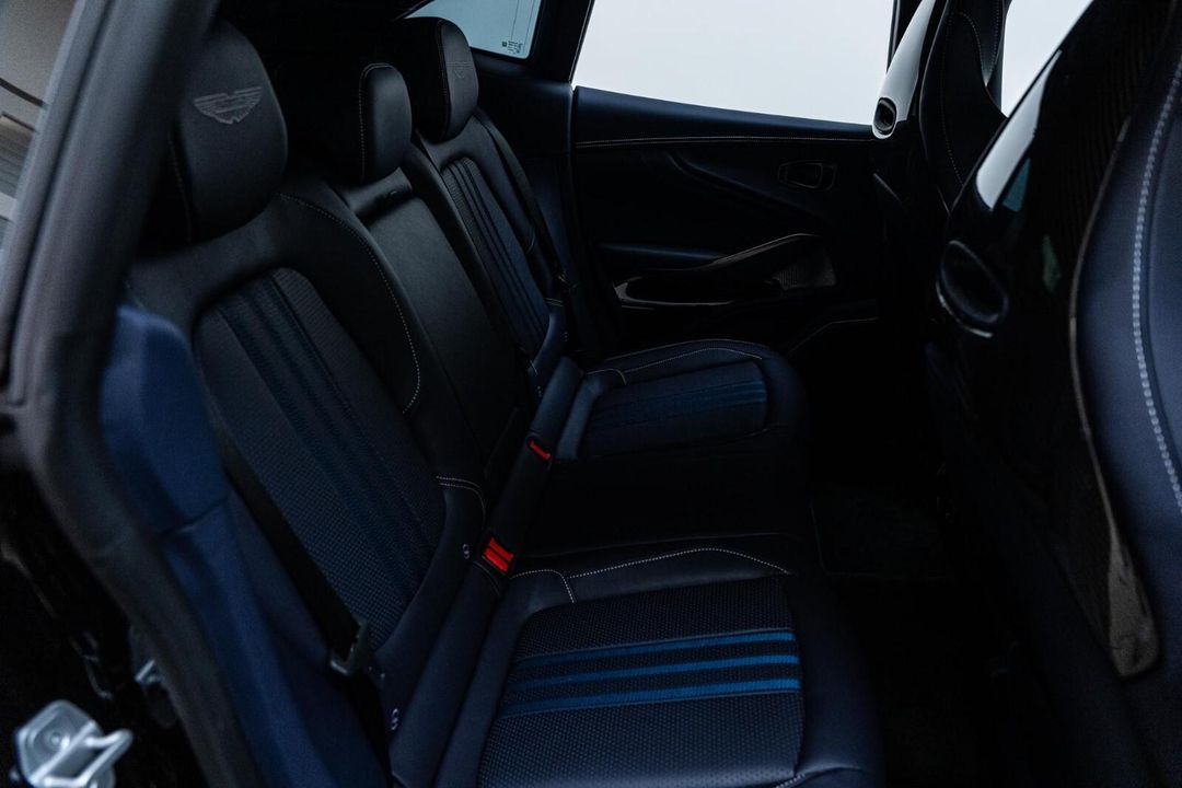 2025 Aston Martin DBX
