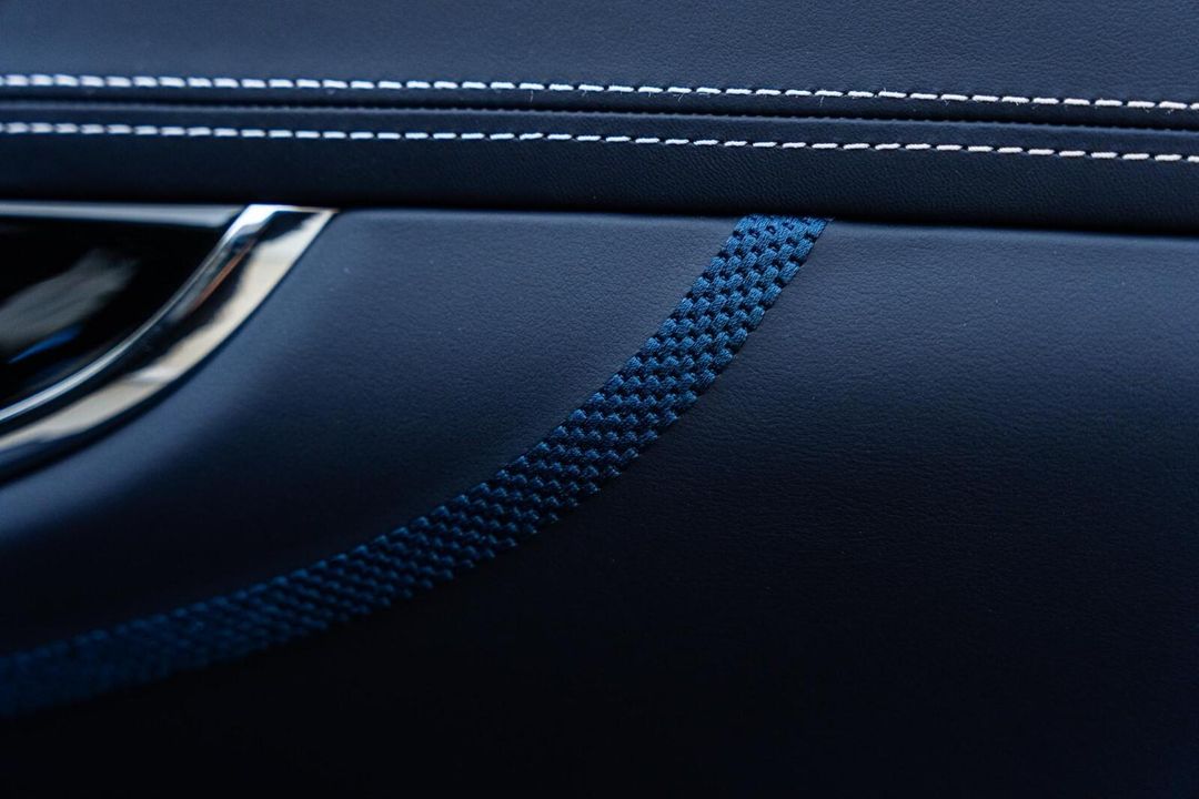 2025 Aston Martin DBX