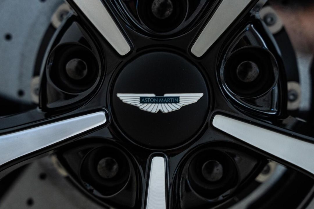 2025 Aston Martin DBX