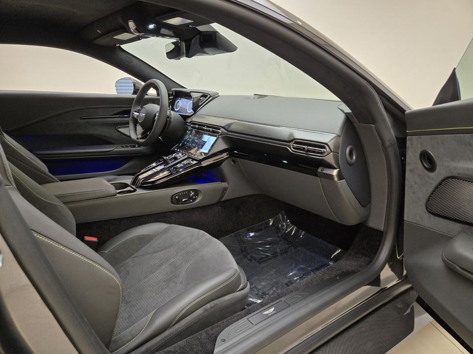 2025 Aston Martin Vantage