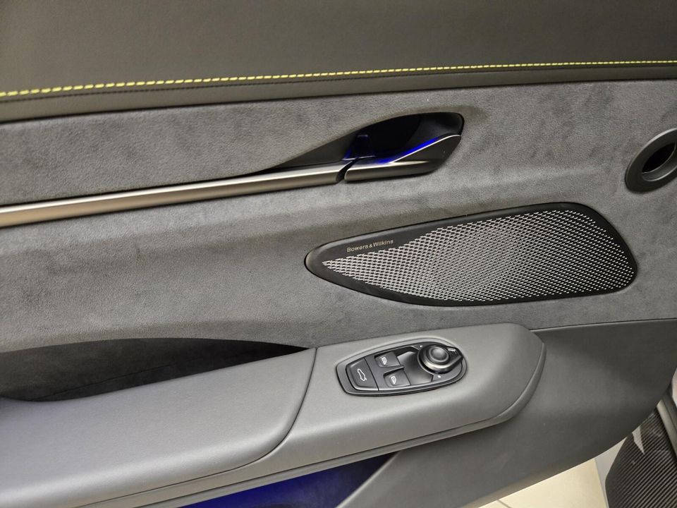 2025 Aston Martin Vantage