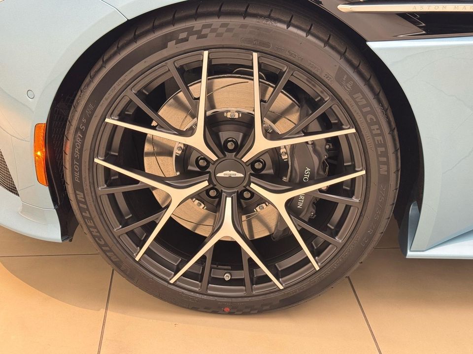 2025 Aston Martin DB12