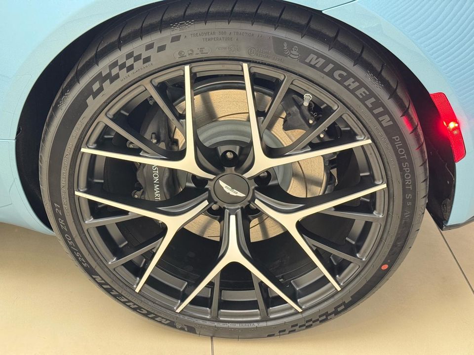 2025 Aston Martin DB12