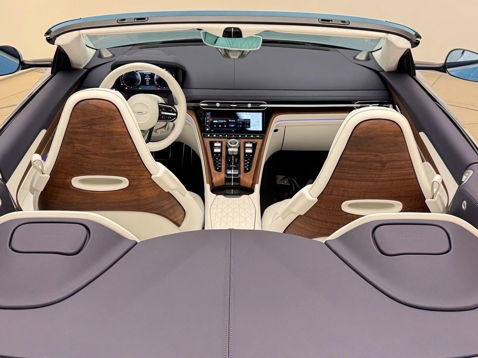 2025 Aston Martin DB12