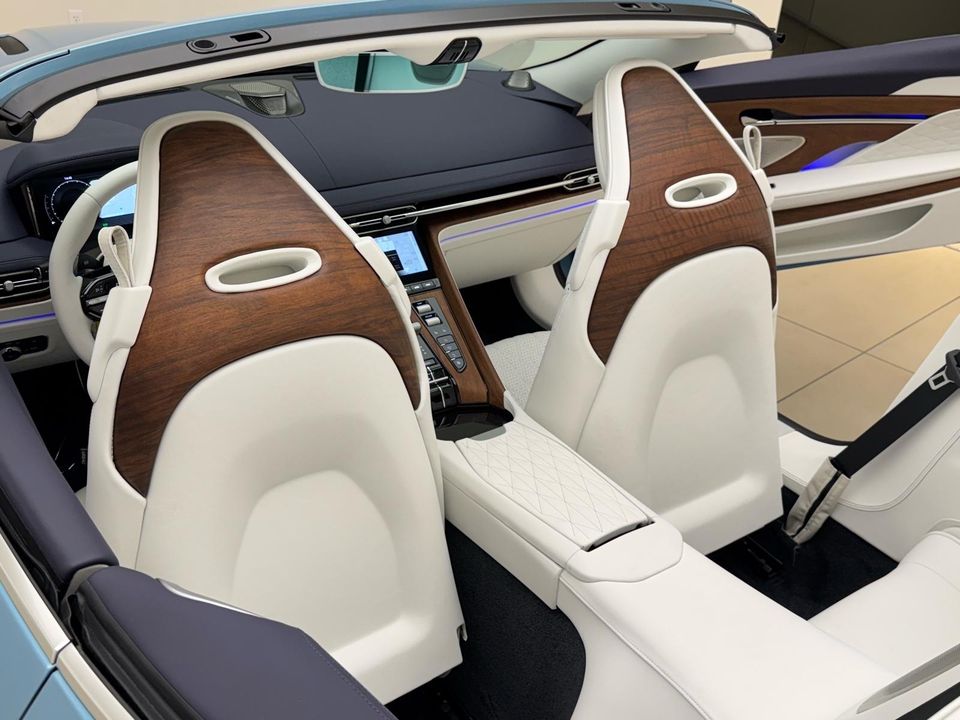 2025 Aston Martin DB12