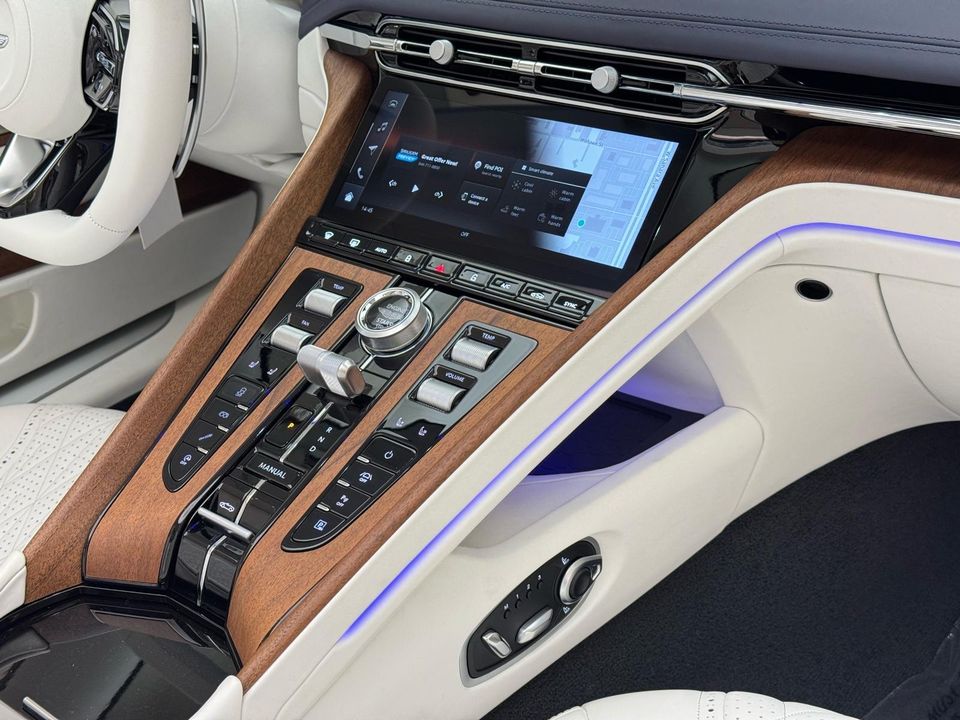 2025 Aston Martin DB12