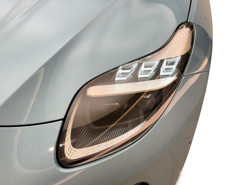 2025 Aston Martin DB12