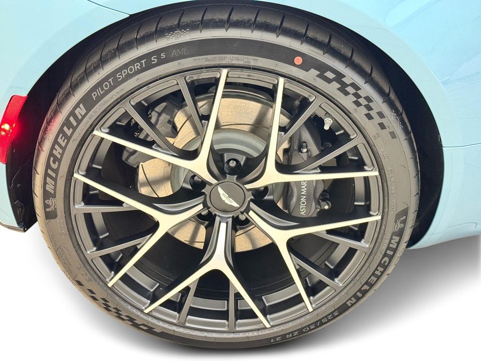 2025 Aston Martin DB12