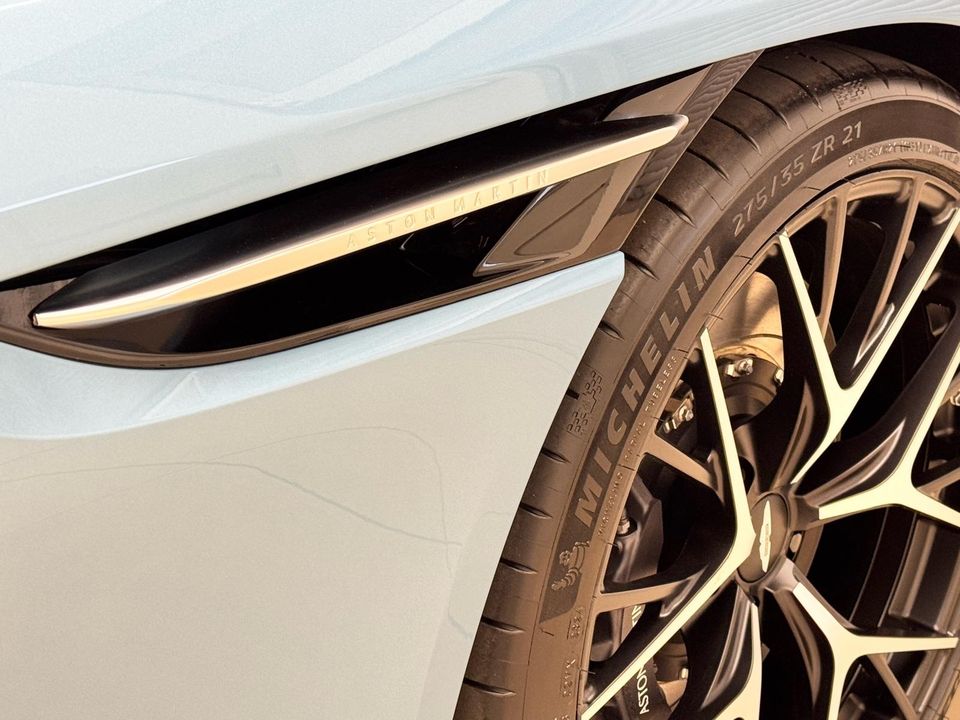 2025 Aston Martin DB12