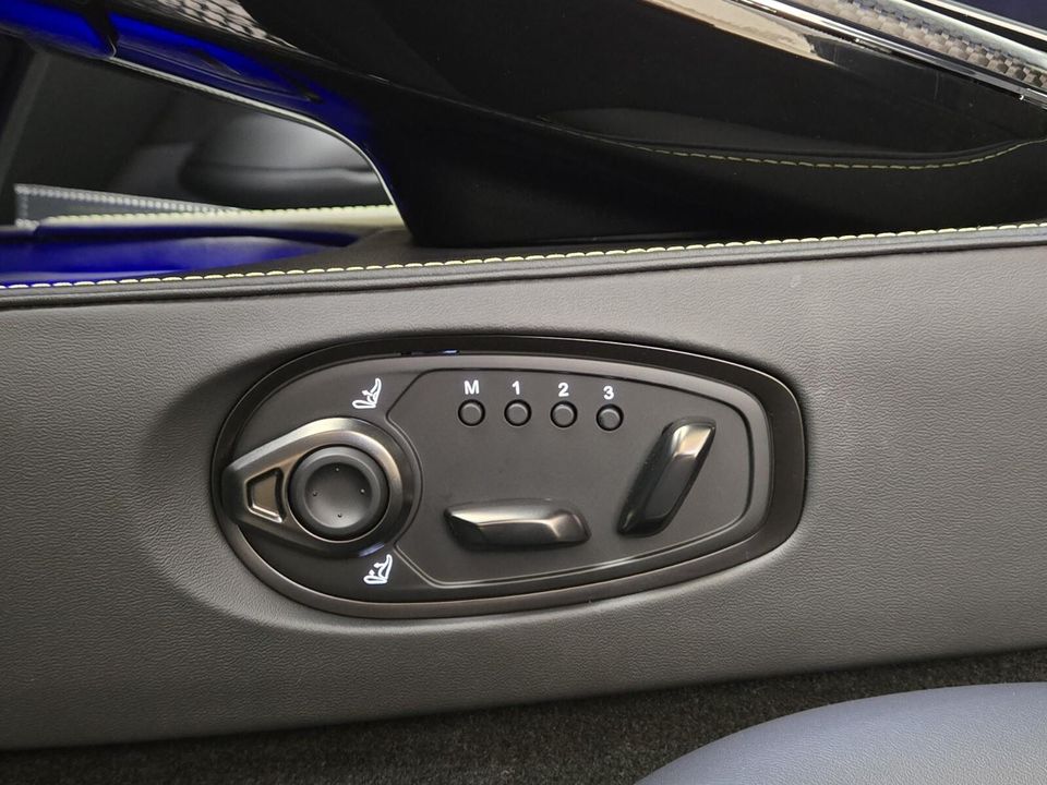 2025 Aston Martin Vantage