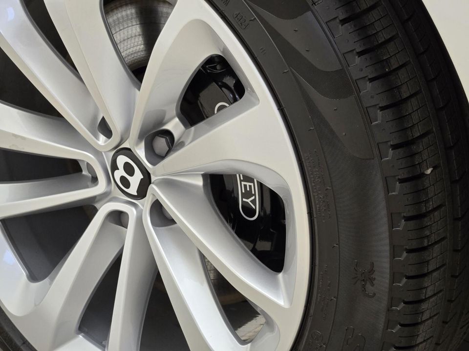 2025 Bentley Bentayga