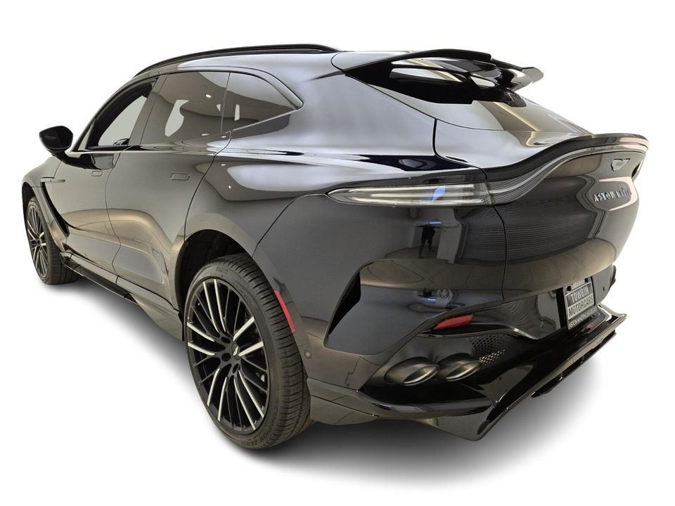 2025 Aston Martin DBX