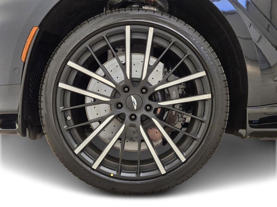 2025 Aston Martin DBX
