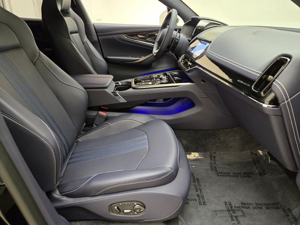 2025 Aston Martin DBX