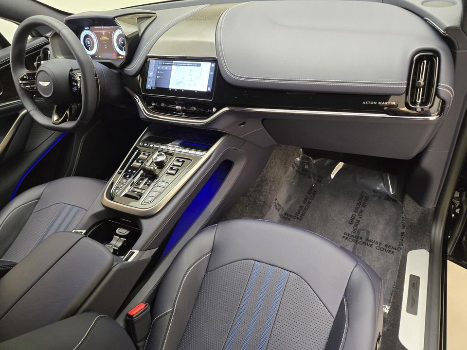 2025 Aston Martin DBX