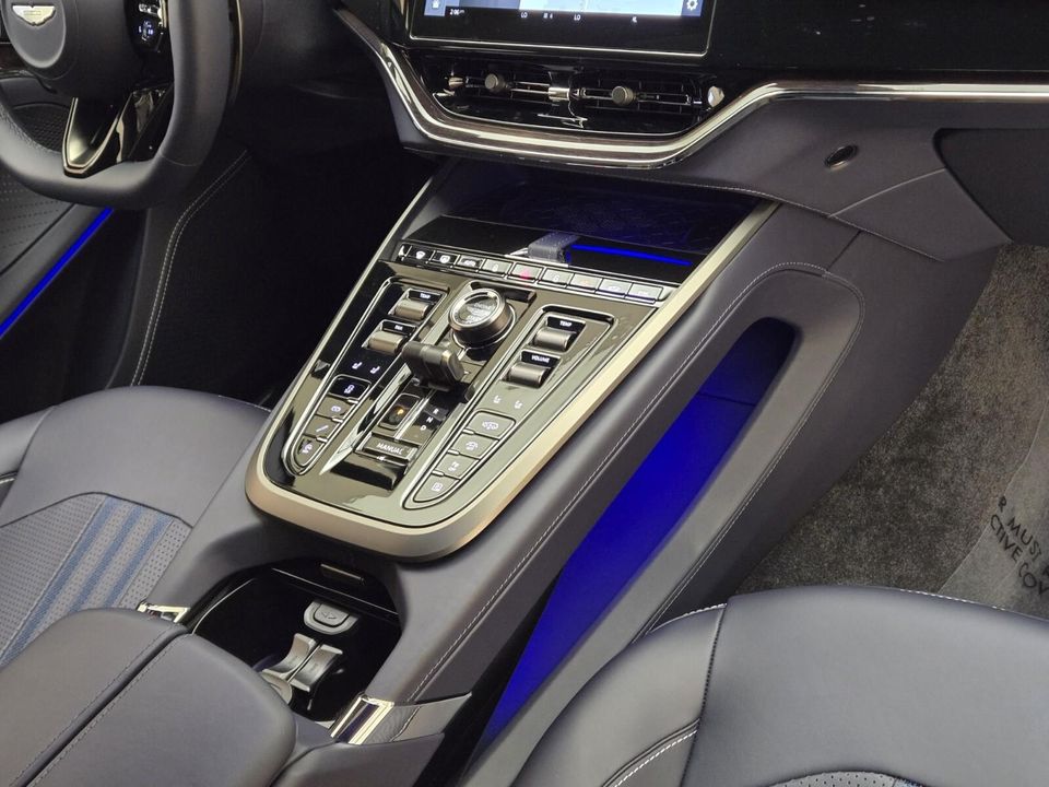 2025 Aston Martin DBX