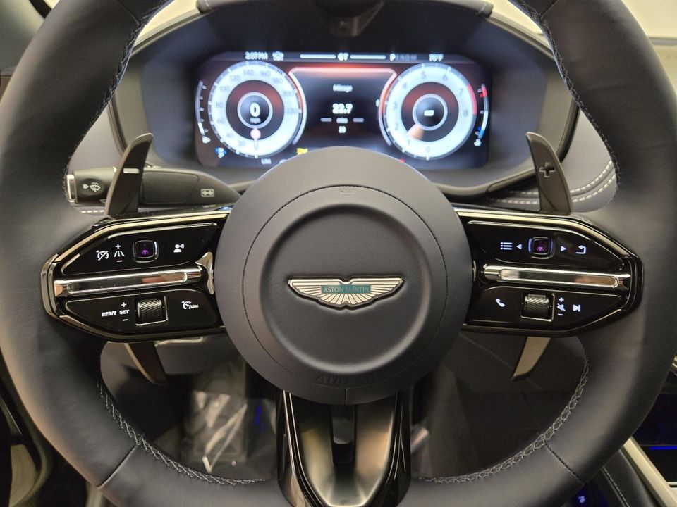 2025 Aston Martin DBX