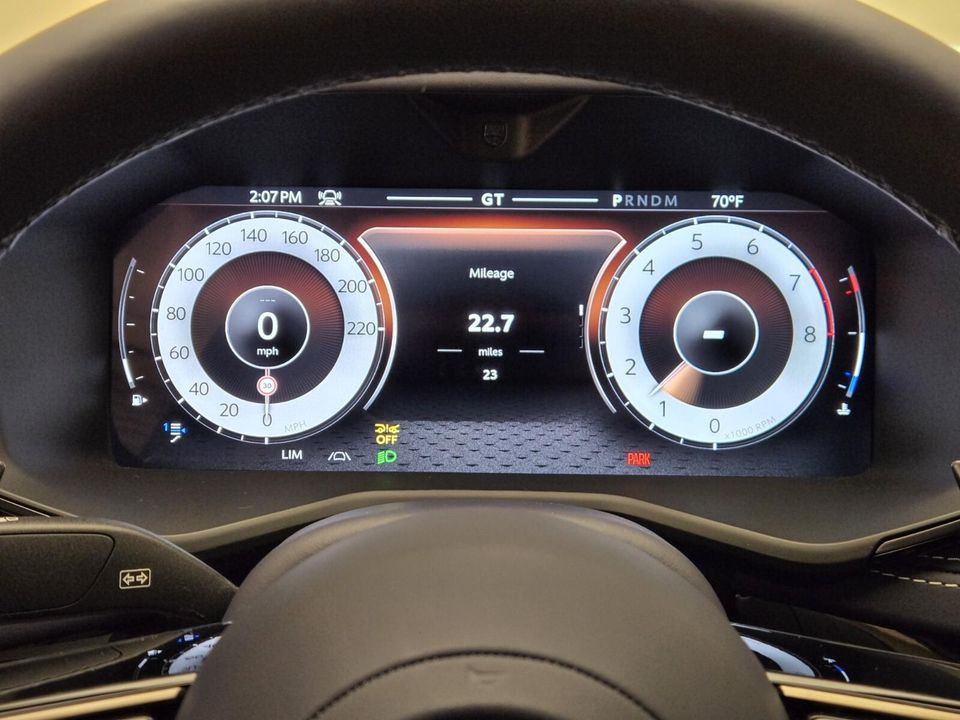 2025 Aston Martin DBX