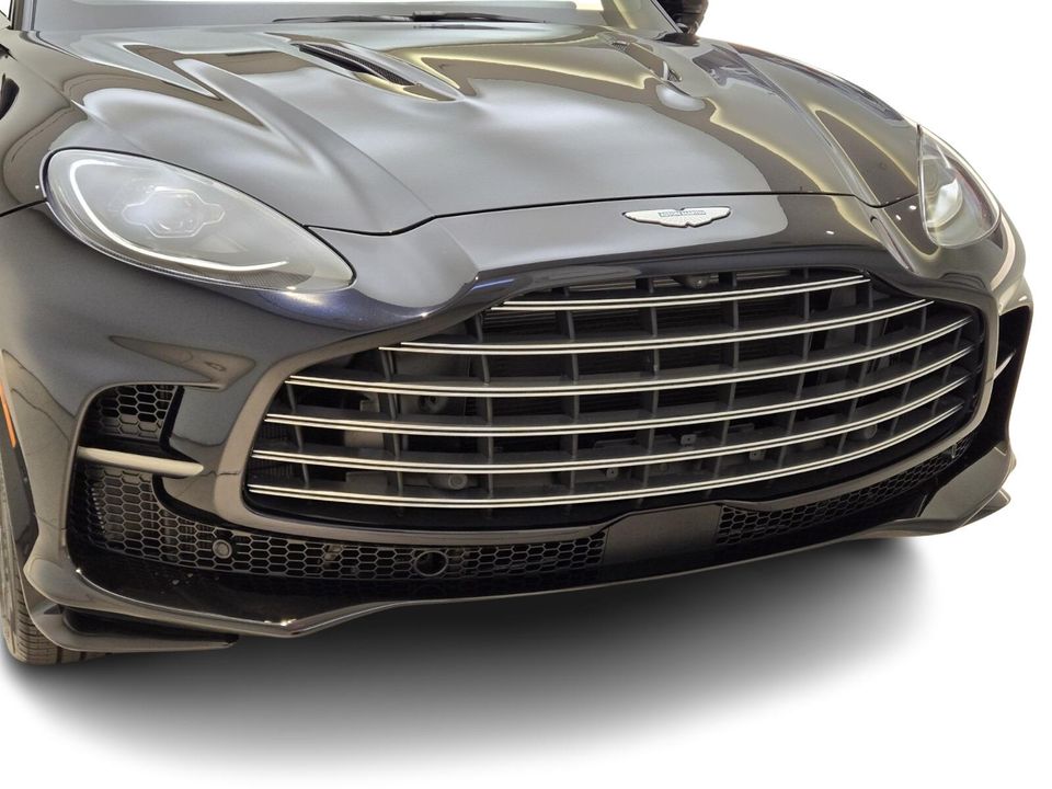2025 Aston Martin DBX