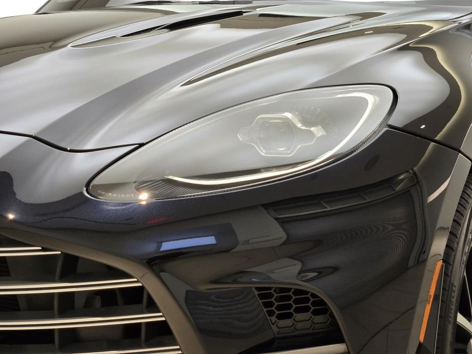 2025 Aston Martin DBX