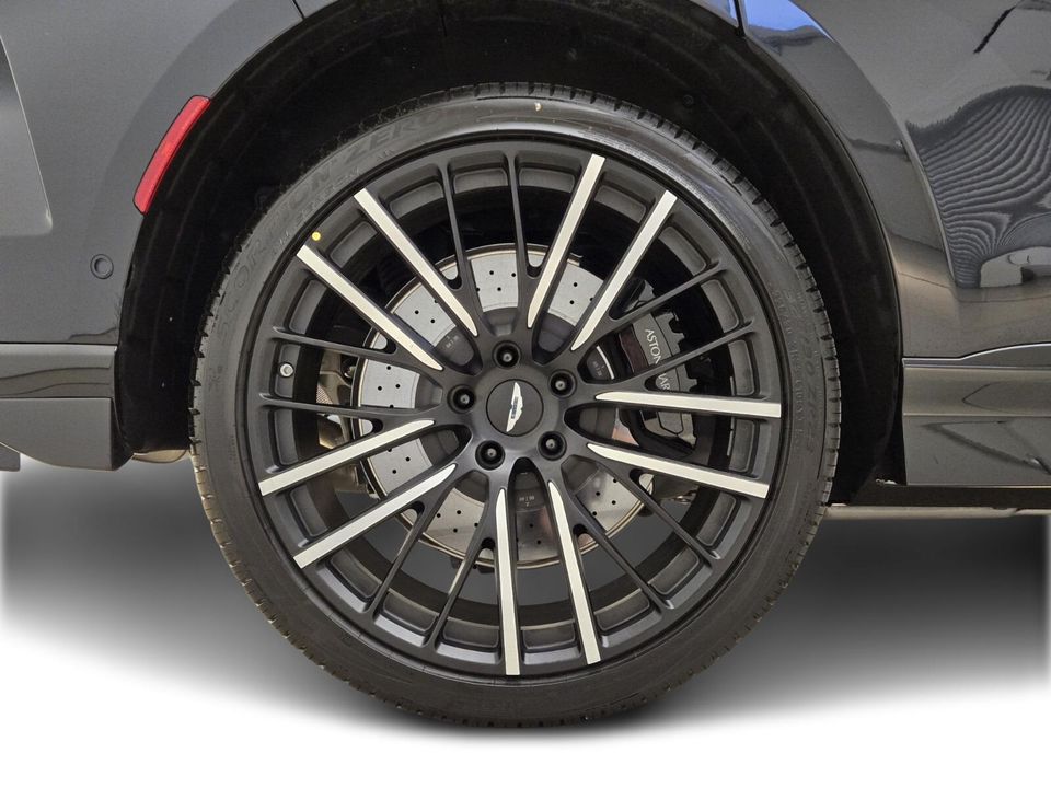 2025 Aston Martin DBX