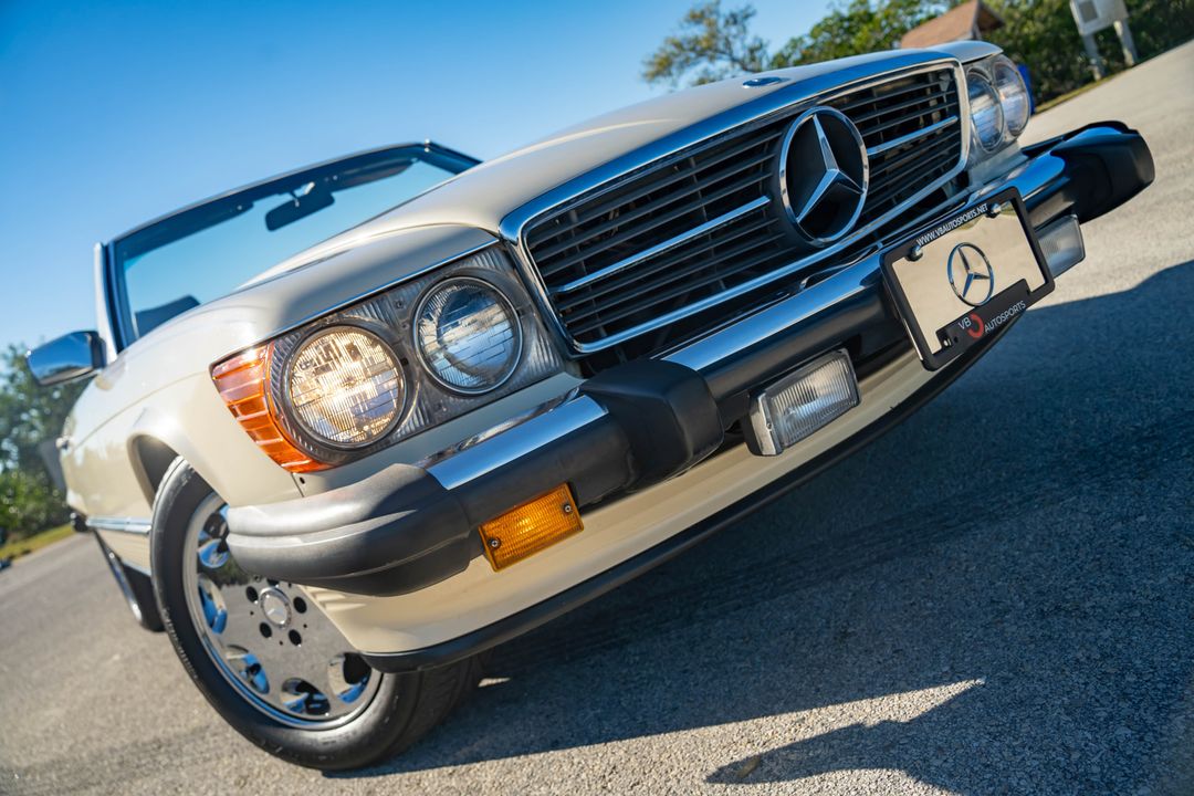 1987 Mercedes-Benz 560-Class