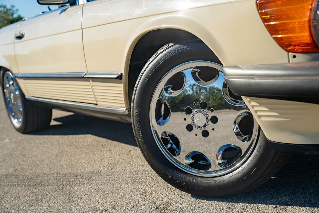 1987 Mercedes-Benz 560-Class