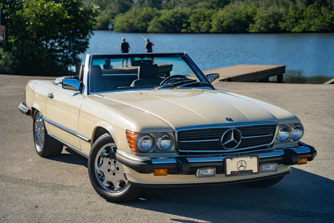 1987 Mercedes-Benz 560-Class