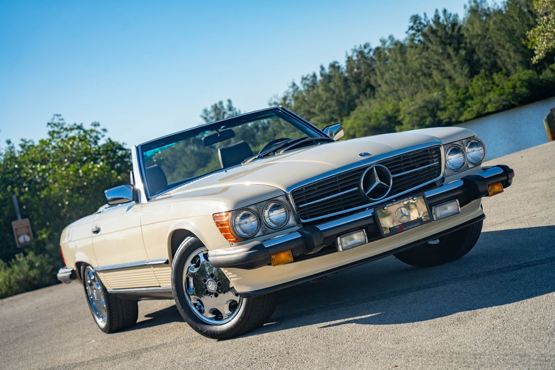 1987 Mercedes-Benz 560-Class