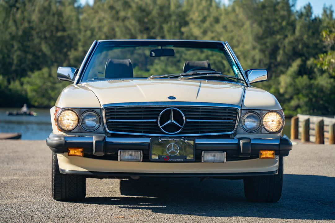 1987 Mercedes-Benz 560-Class
