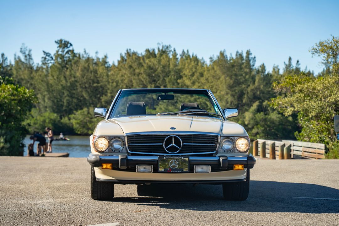 1987 Mercedes-Benz 560-Class