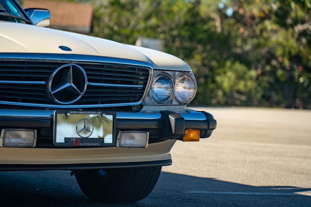 1987 Mercedes-Benz 560-Class